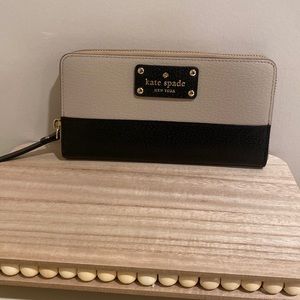 EUC Kate Spade New York Black and Tan Wallet